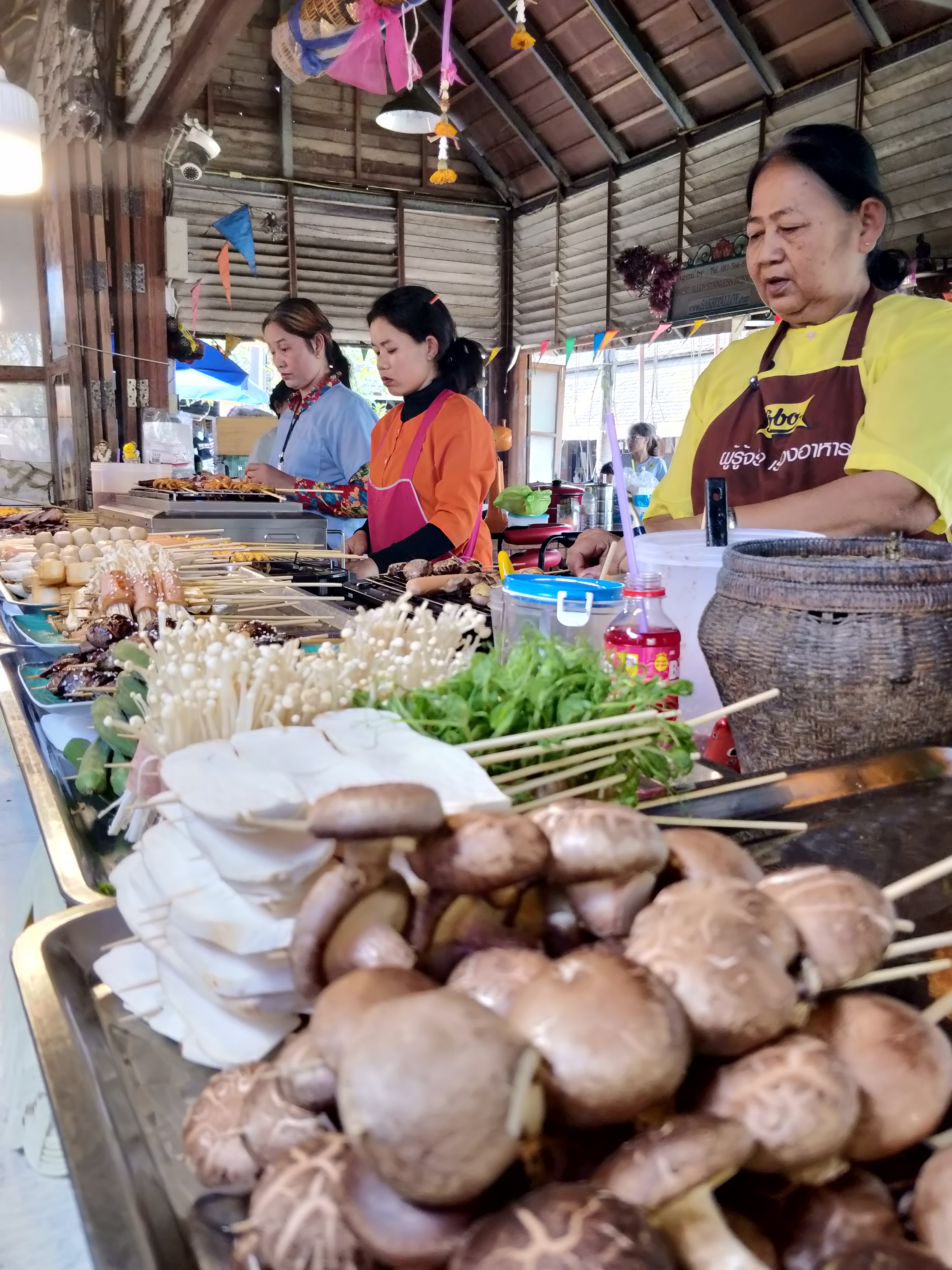 the view of the local food stalls in the Pattaya Floating Market, Thailand